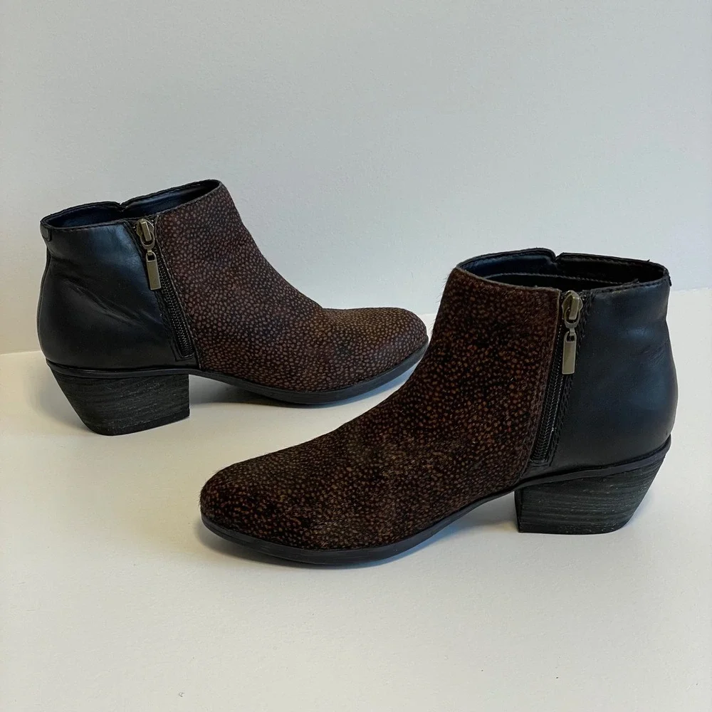 Clarks Women's Black Brown Animal Print‎ Leather Fur Ankle Booties Size 7